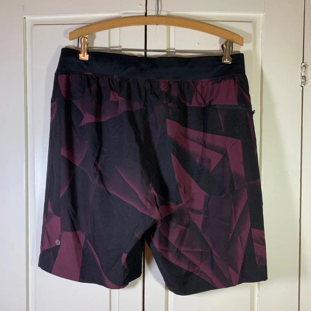 Lululemon THE Shorts 9 Mens XL Geometric Plum‎ Black Athletic Training